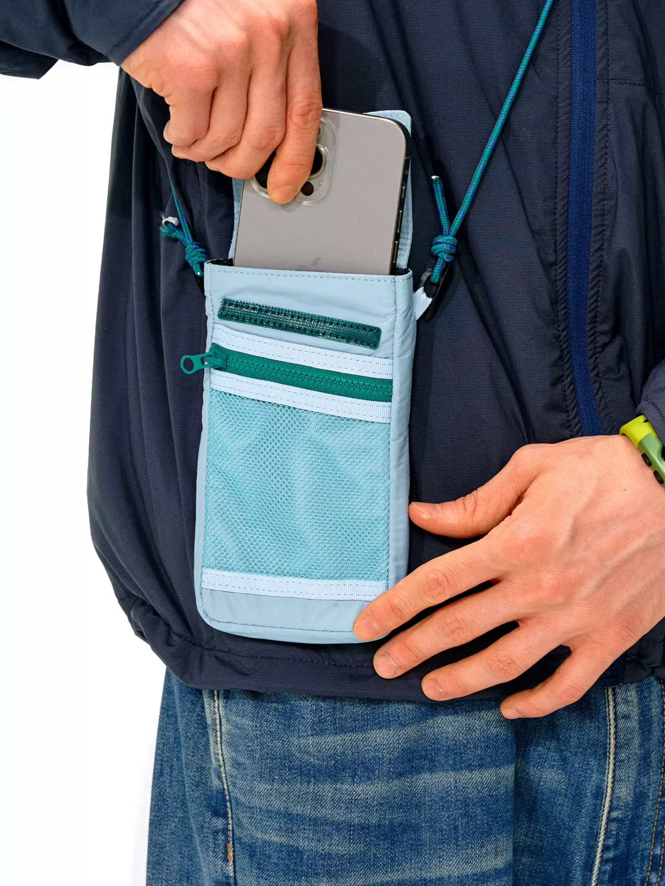 Blazewind - Lightweight Water-Repellent Crossbody Bag