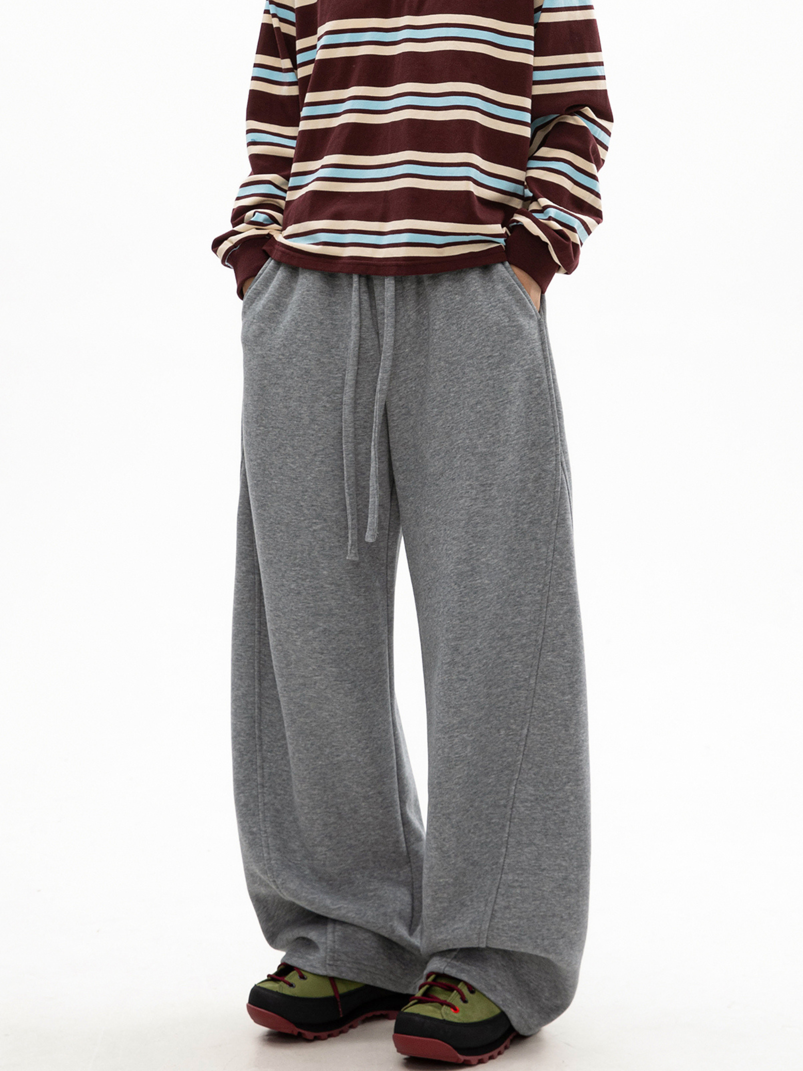 FrostDeck - Curved Seam Straight-Leg Wide Sweatpants