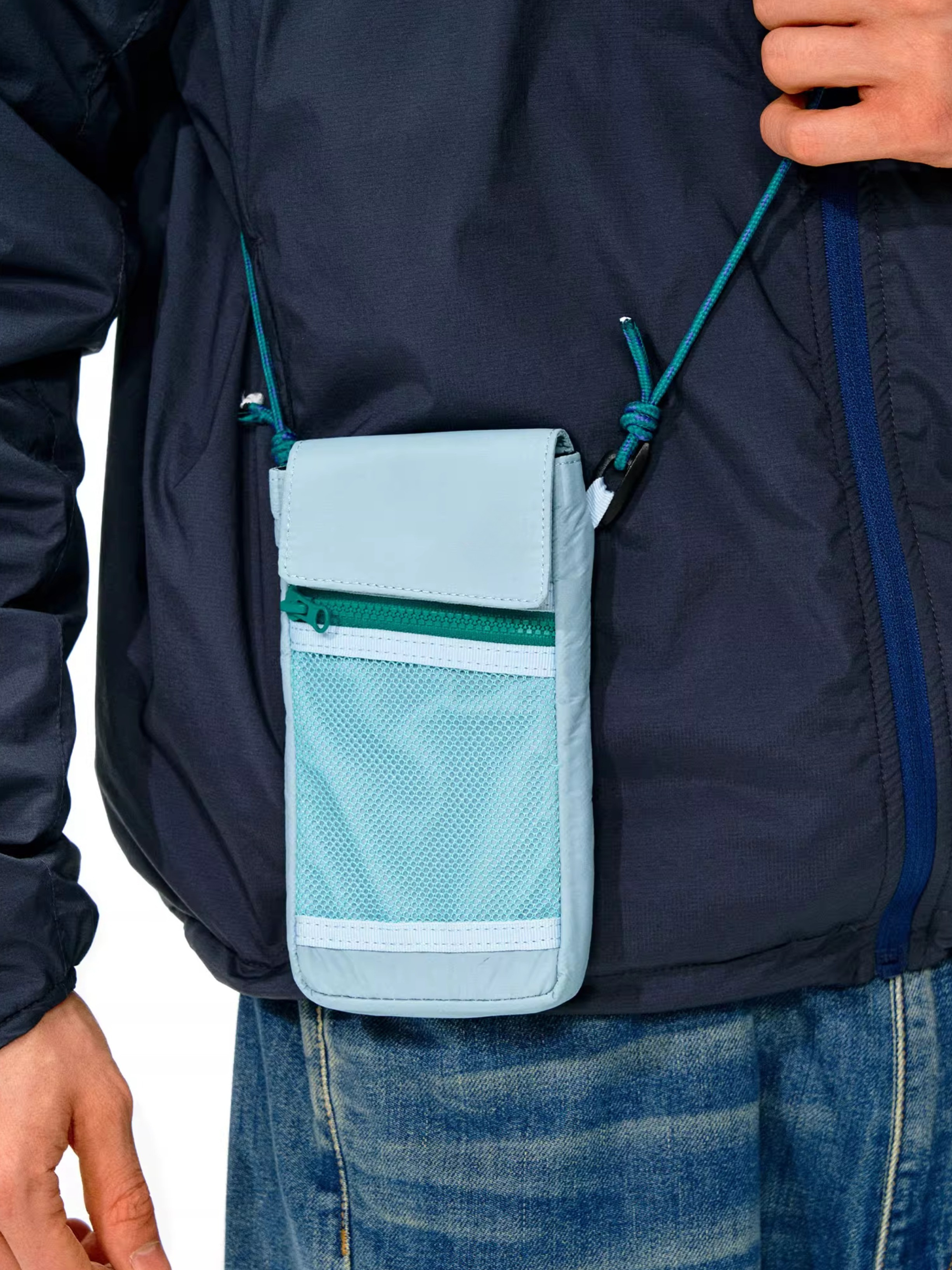 Blazewind - Lightweight Water-Repellent Crossbody Bag
