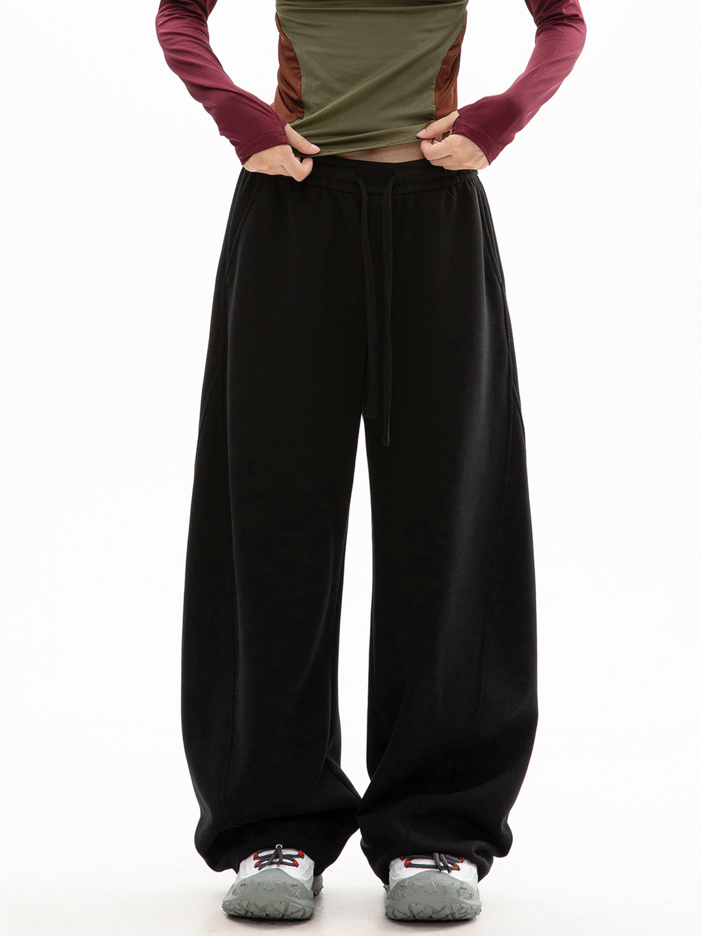 FrostDeck - Curved Seam Straight-Leg Wide Sweatpants