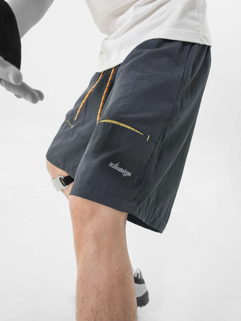 Wildlight - Men's Water-Repellent Contrast Zip Five-Length Shorts