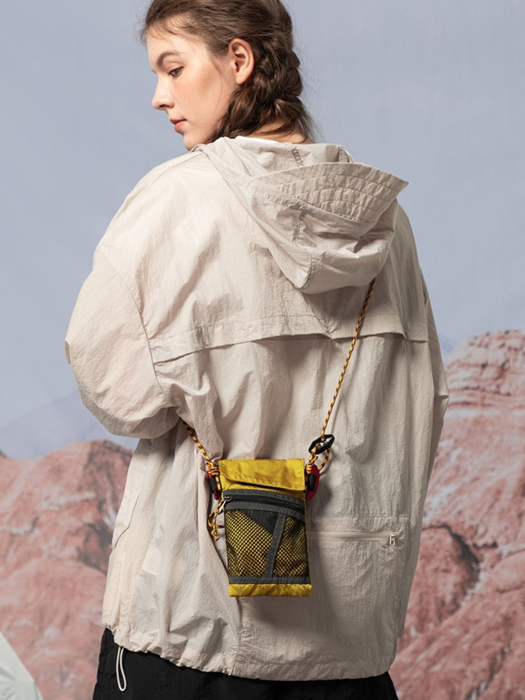 Snowthorn - Mini Water-Repellent Vertical Crossbody Phone Bag