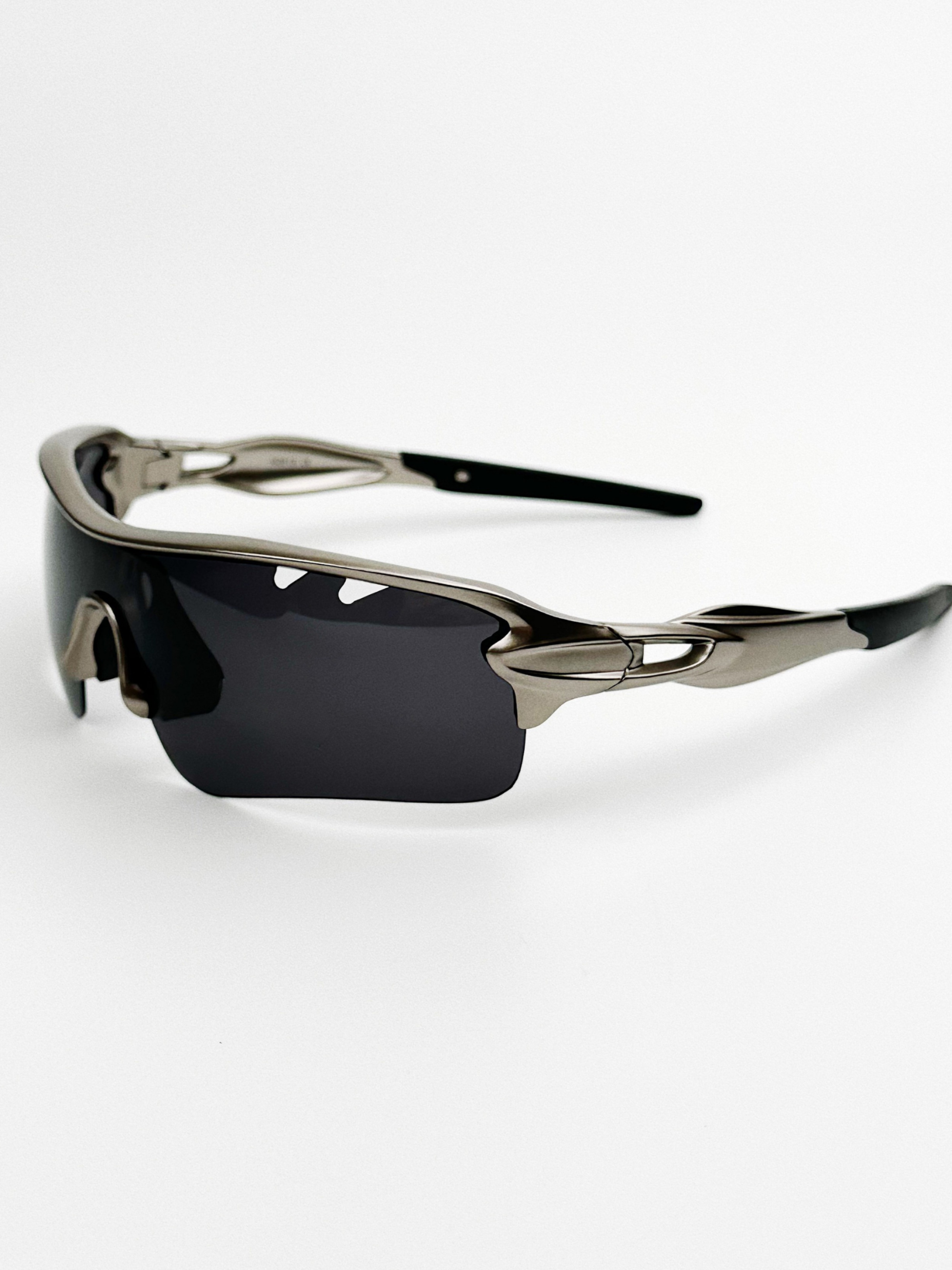 StrideFlow - UV400 Sun Protection Windproof Sports Goggles