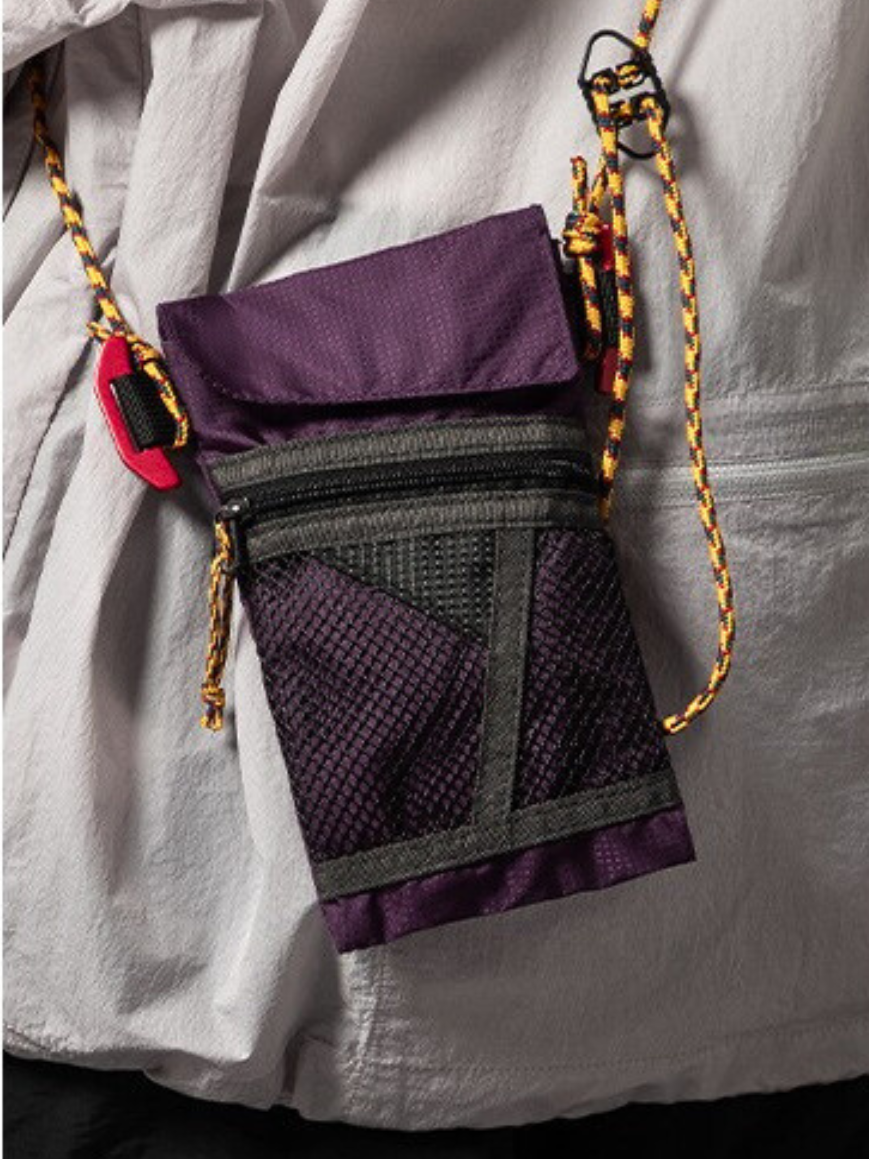 Snowthorn - Mini Water-Repellent Vertical Crossbody Phone Bag