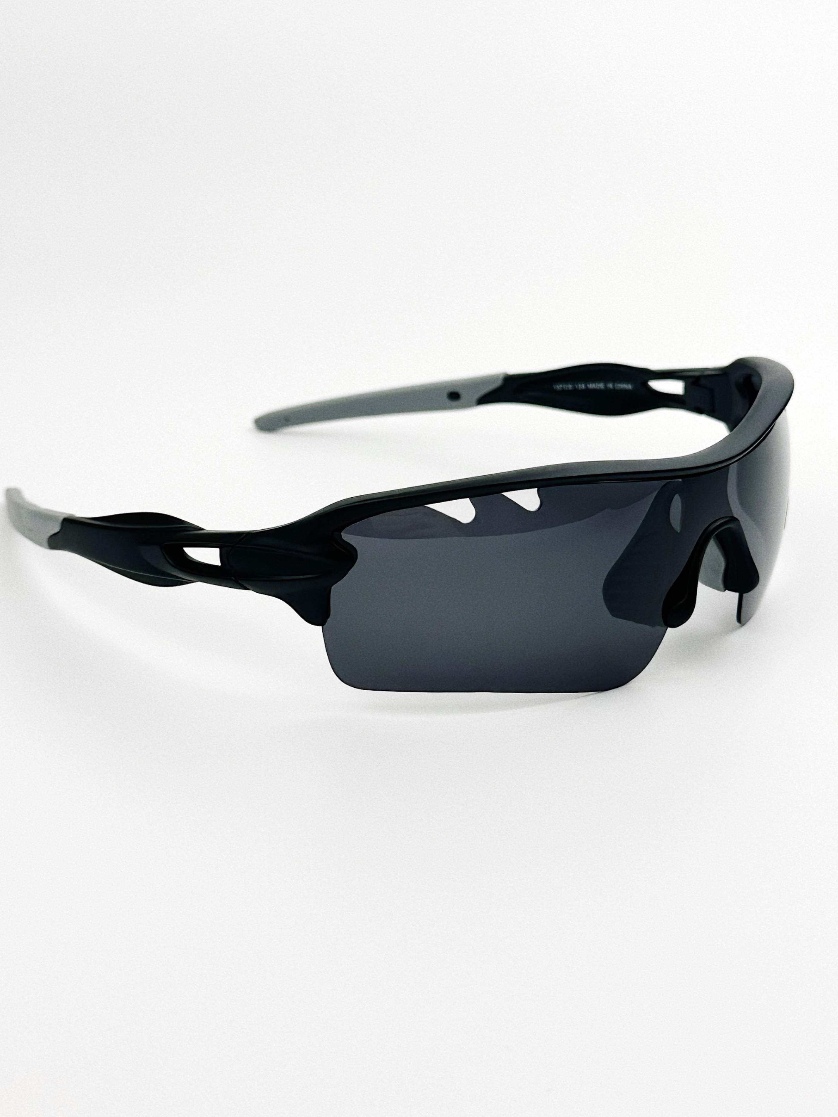 StrideFlow - UV400 Sun Protection Windproof Sports Goggles