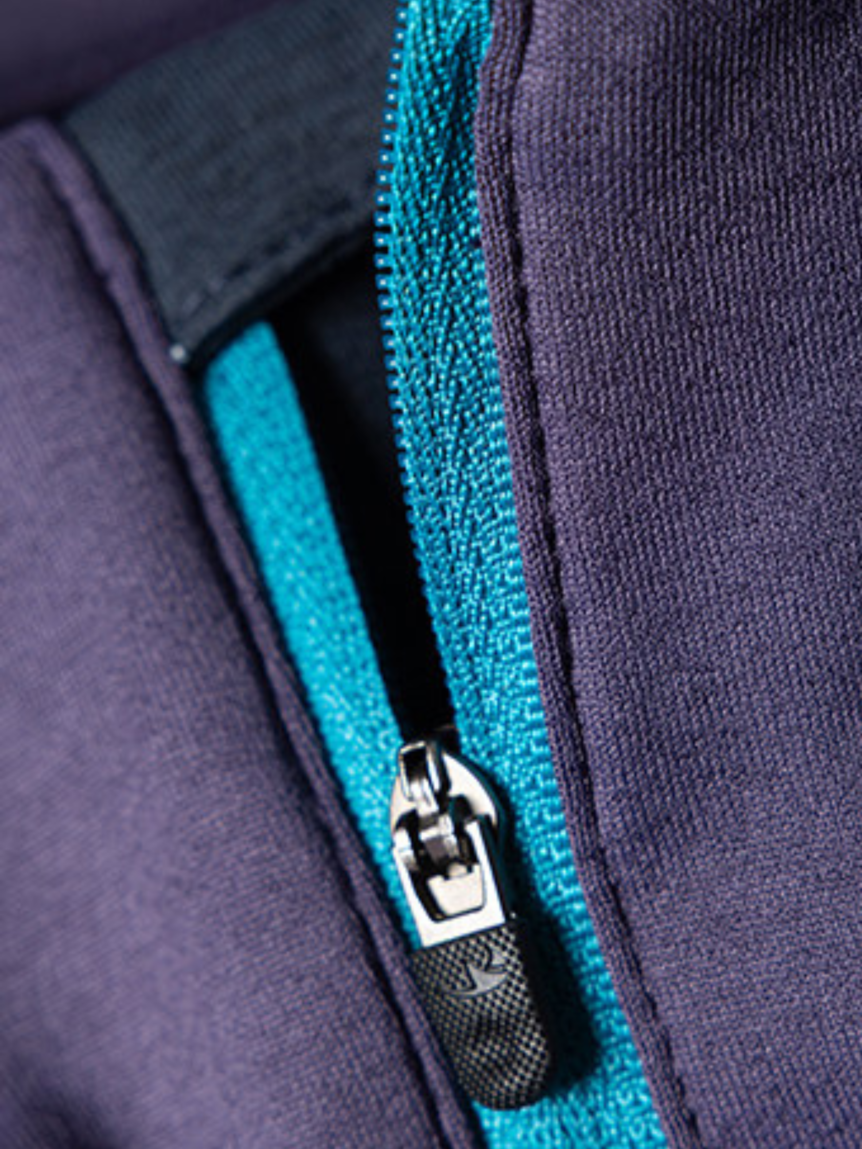 GorgePeak - Antistatic Moisture-Wicking Contrast Long Sleeve