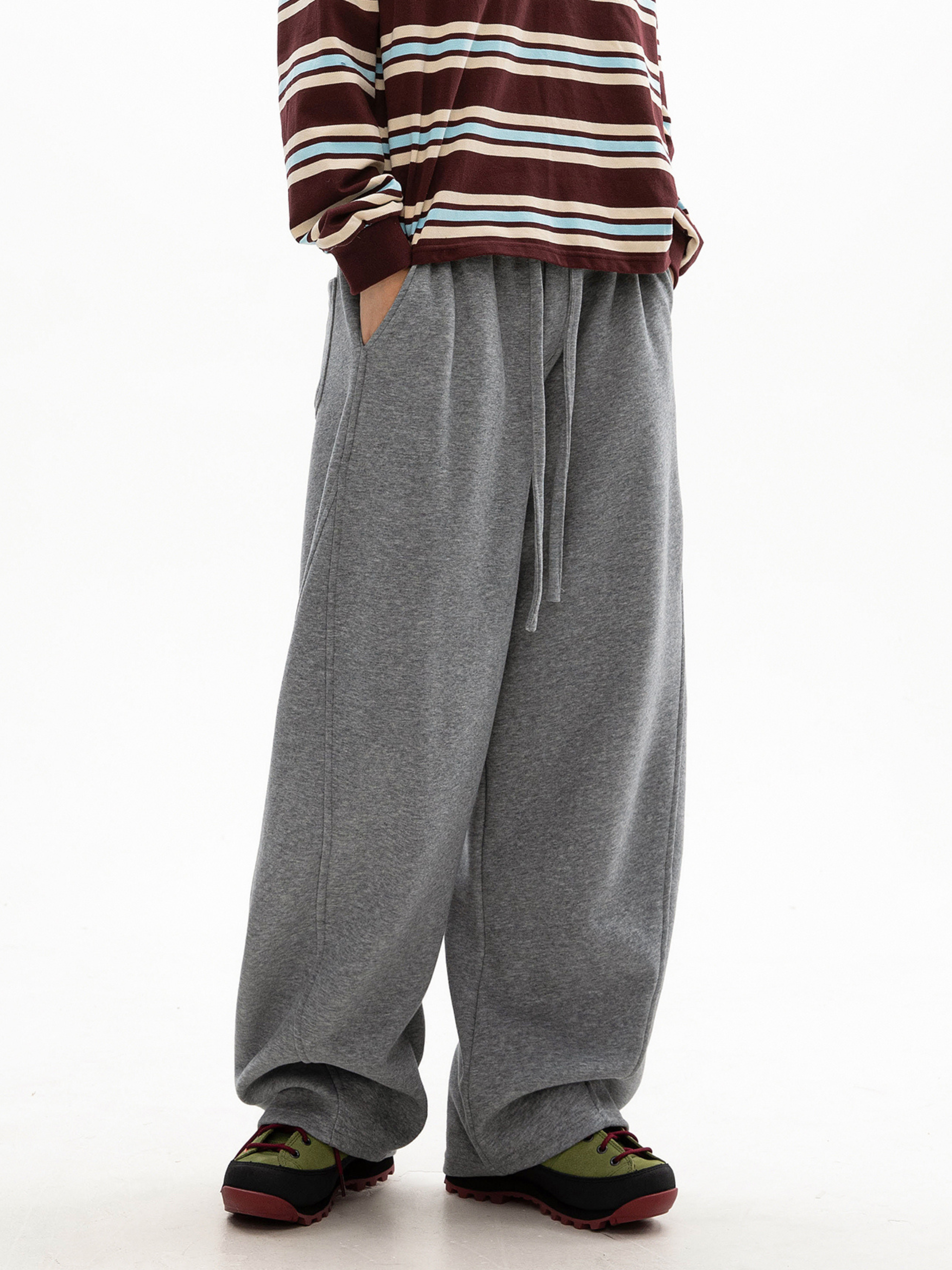 FrostDeck - Curved Seam Straight-Leg Wide Sweatpants